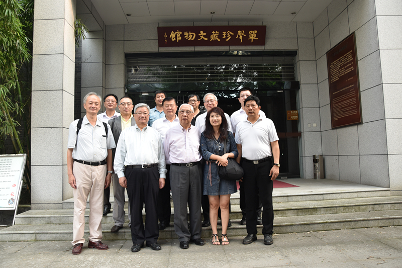 徐克俭书记带领台商来我馆参观指导。